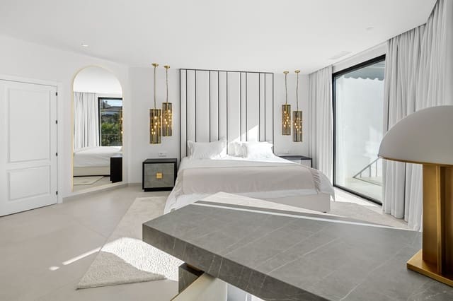6 bedroom Villa for sale in Nueva Andalucia, Marbella with garage - € 3,995,000 (Ref: 8195711)