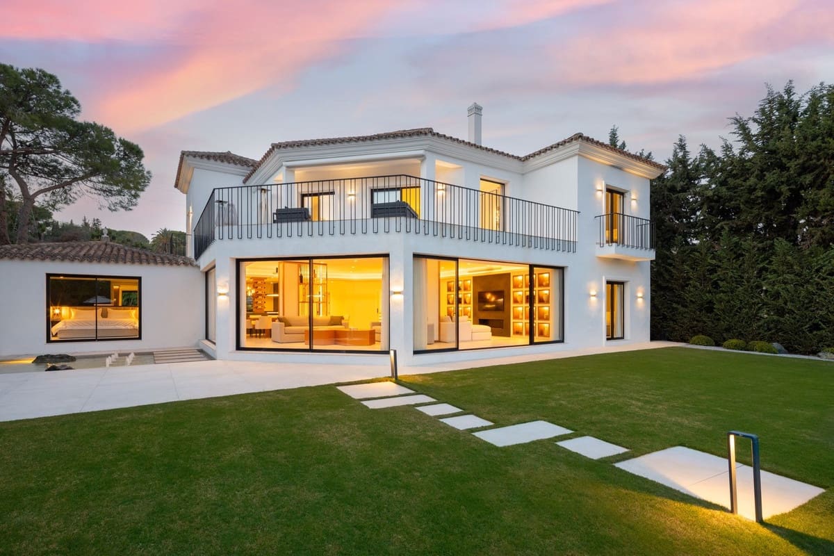 6 bedroom Villa for sale in Nueva Andalucia with garage - € 3,995,000 (Ref: 8195711)