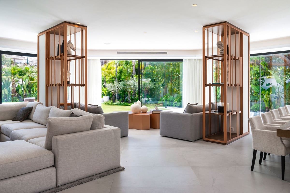 6 bedroom Villa for sale in Nueva Andalucia with garage - € 3,995,000 (Ref: 8195711)