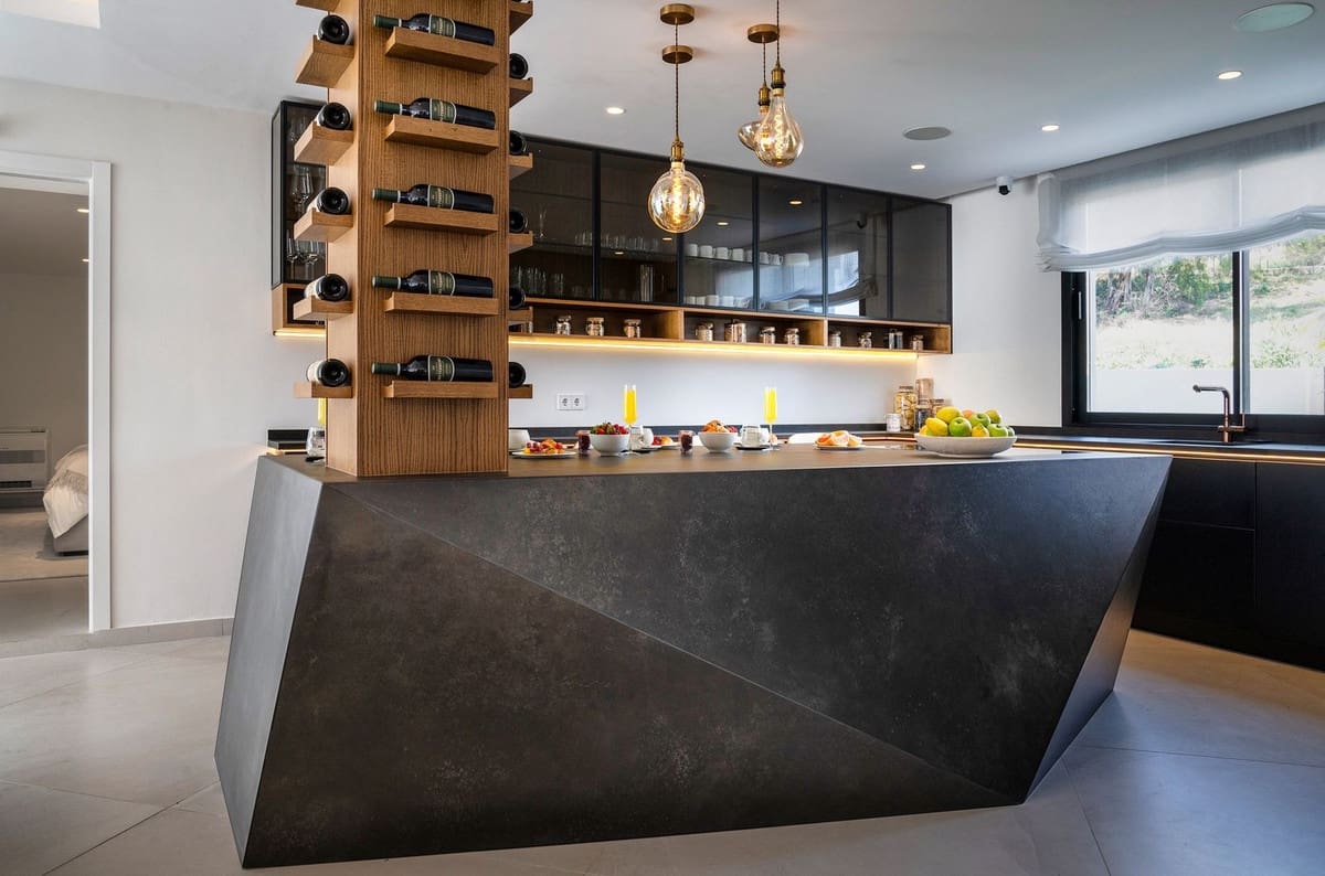 6 bedroom Villa for sale in Nueva Andalucia with garage - € 3,995,000 (Ref: 8195711)