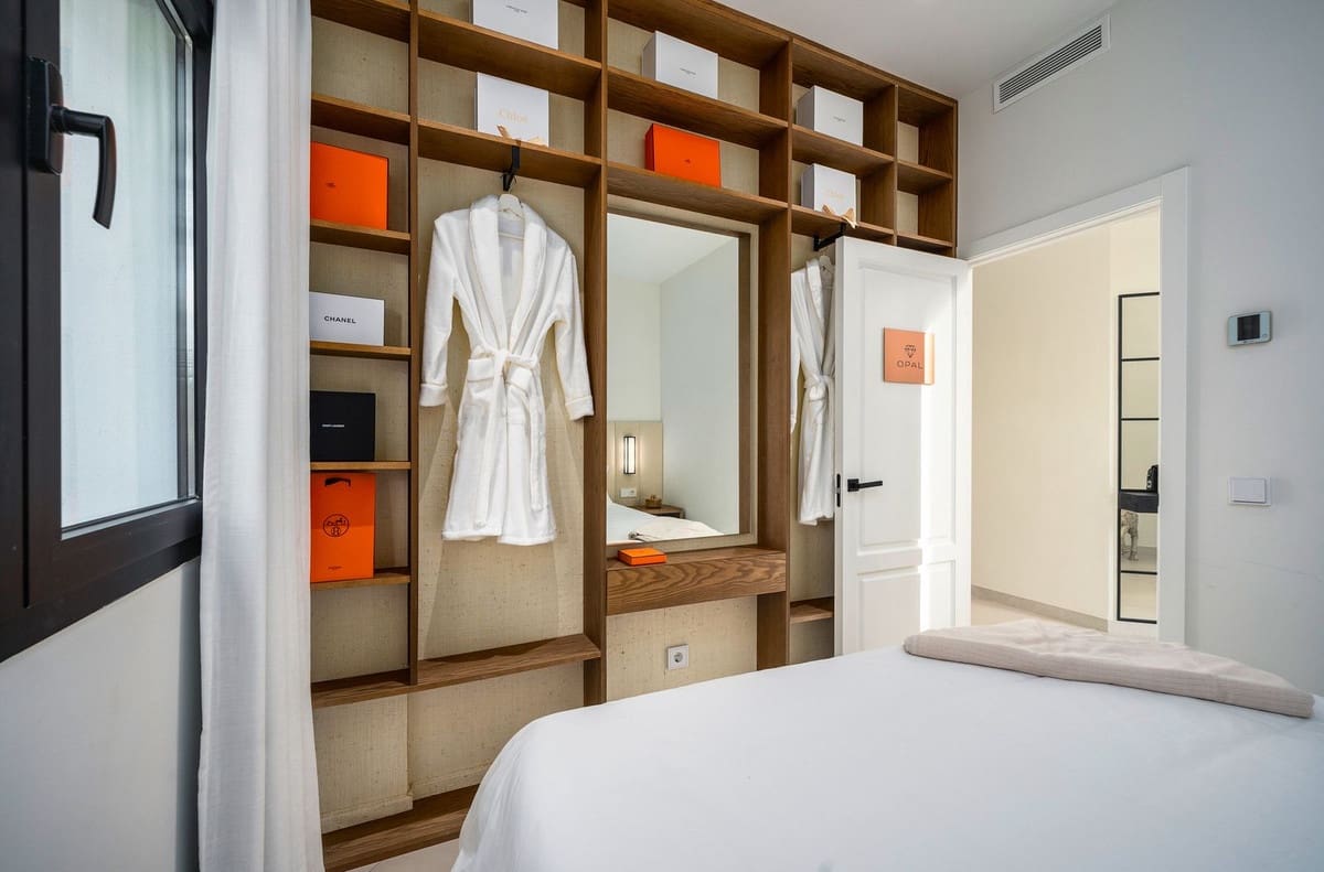 6 bedroom Villa for sale in Nueva Andalucia with garage - € 3,995,000 (Ref: 8195711)