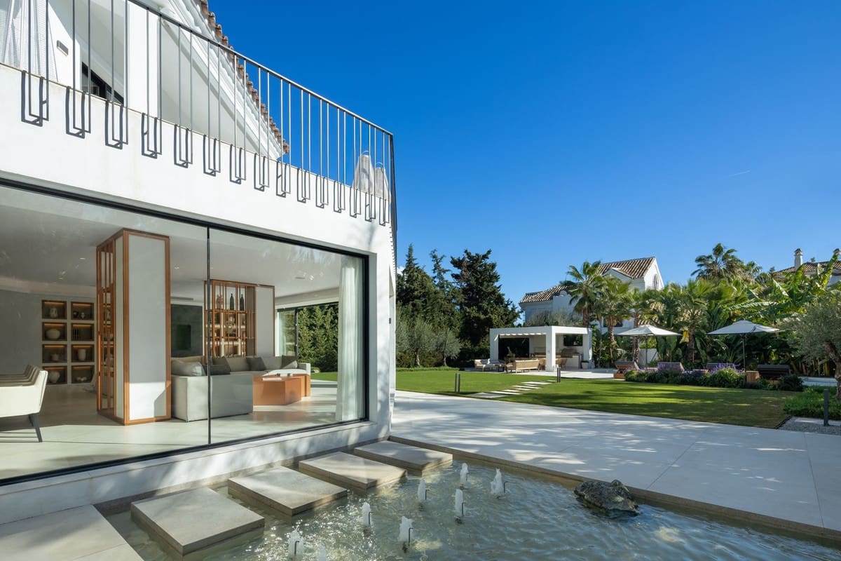 6 bedroom Villa for sale in Nueva Andalucia with garage - € 3,995,000 (Ref: 8195711)