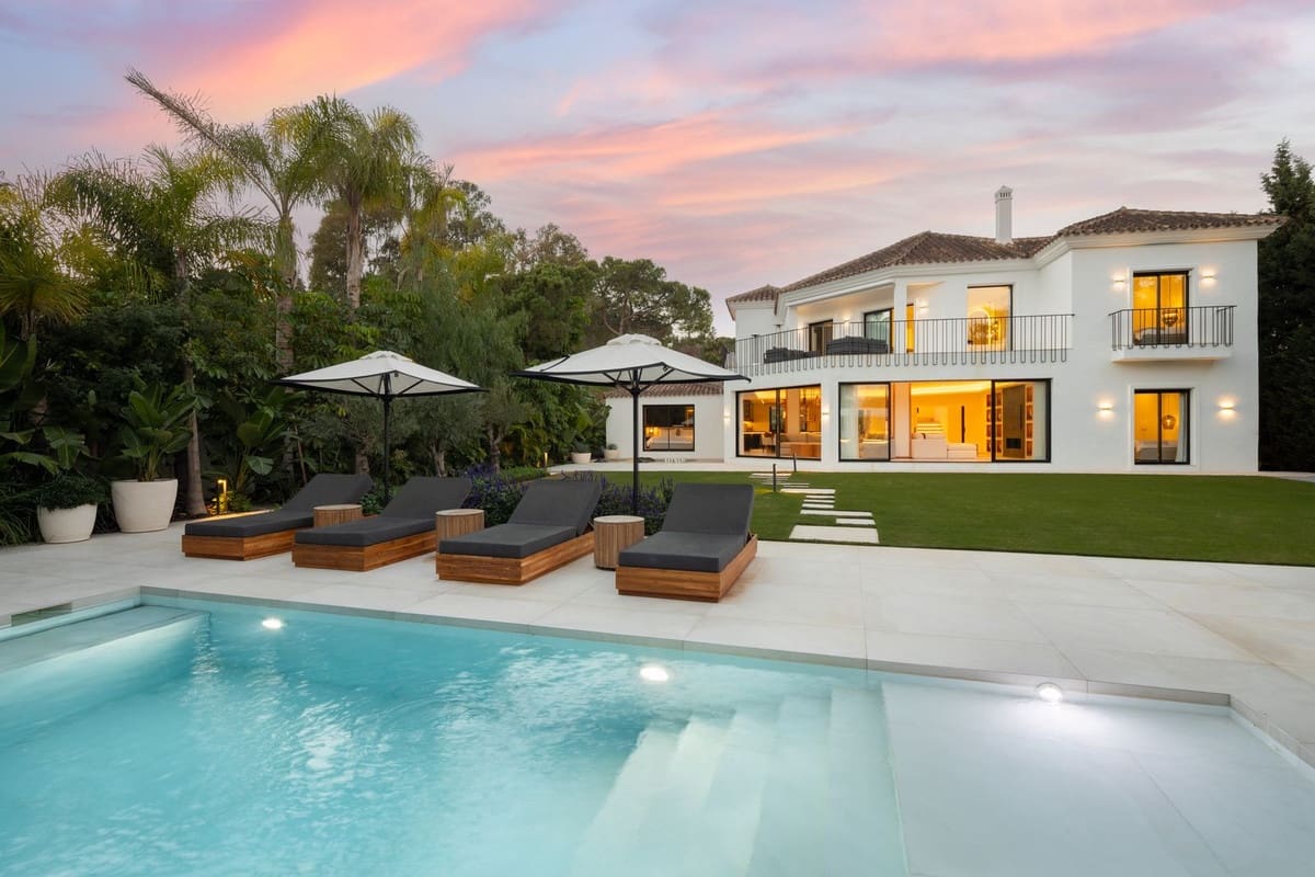 6 bedroom Villa for sale in Nueva Andalucia with garage - € 3,995,000 (Ref: 8195711)