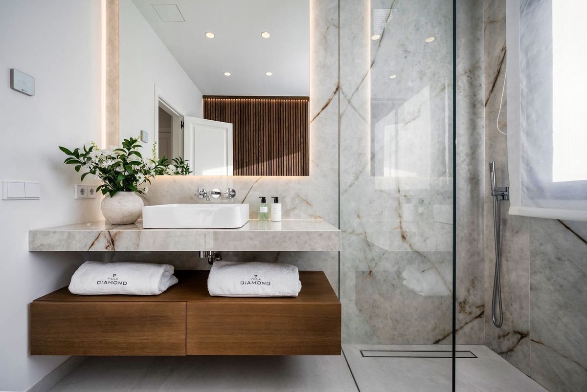 6 bedroom Villa for sale in Nueva Andalucia with garage - € 3,995,000 (Ref: 8195711)