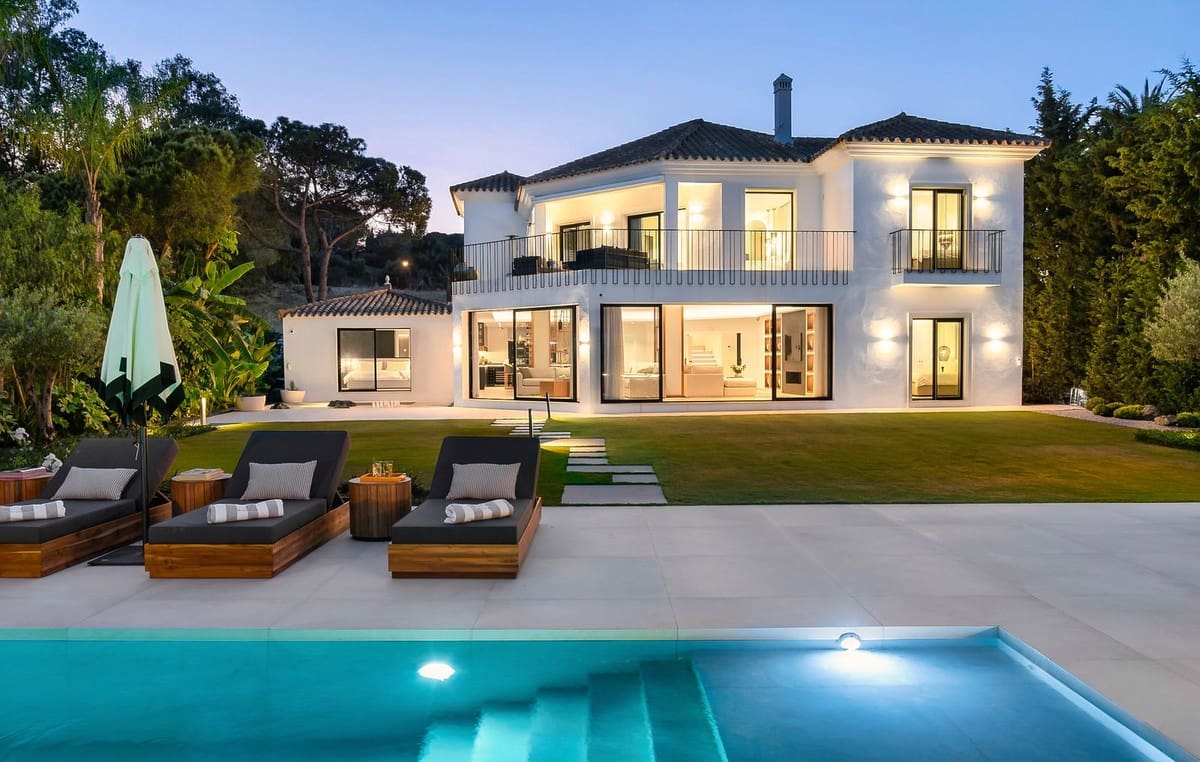 6 bedroom Villa for sale in Nueva Andalucia with garage - € 3,995,000 (Ref: 8195711)