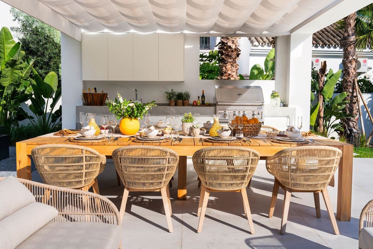 6 bedroom Villa for sale in Nueva Andalucia with garage - € 3,995,000 (Ref: 8195711)