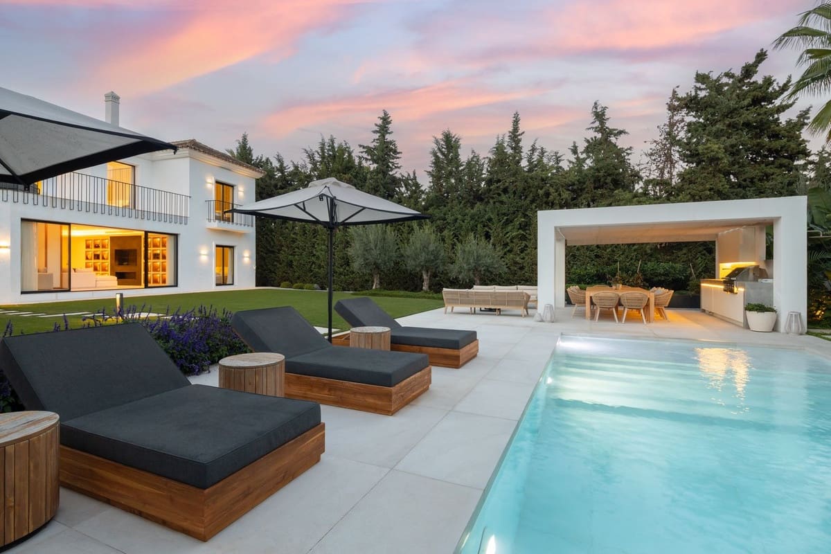 6 bedroom Villa for sale in Nueva Andalucia with garage - € 3,995,000 (Ref: 8195711)