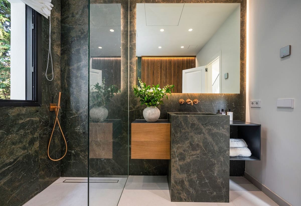 6 bedroom Villa for sale in Nueva Andalucia with garage - € 3,995,000 (Ref: 8195711)