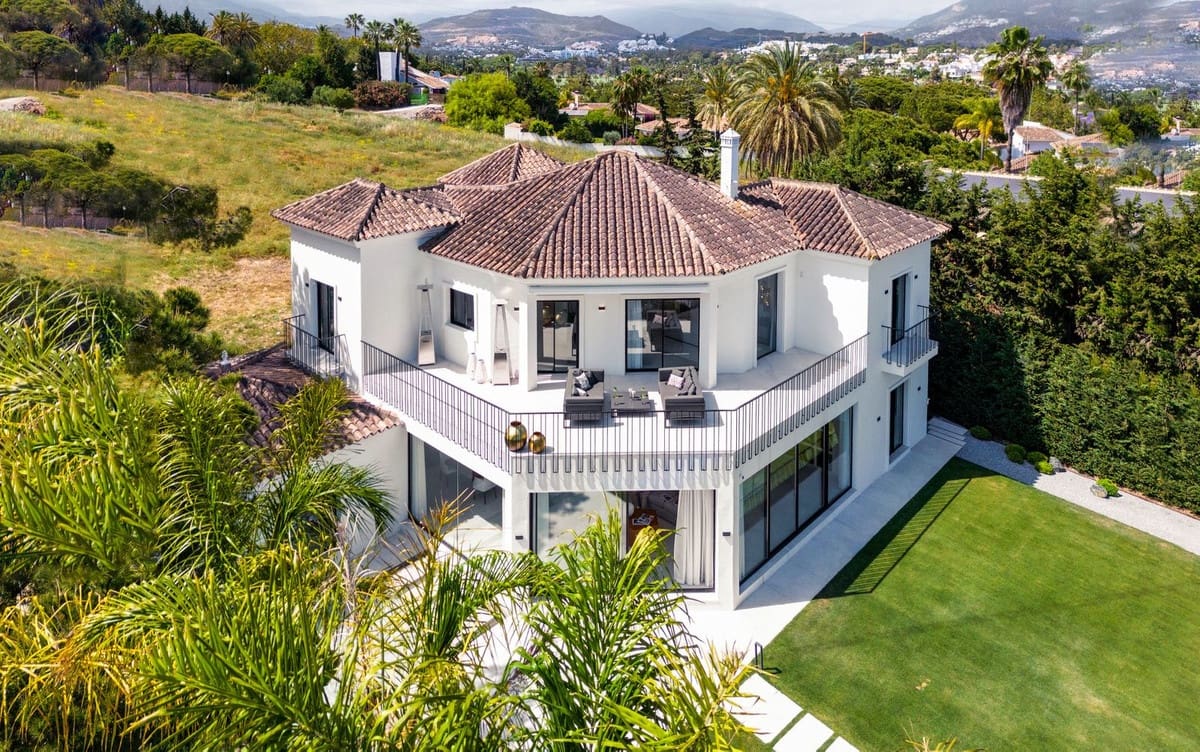 6 bedroom Villa for sale in Nueva Andalucia with garage - € 3,995,000 (Ref: 8195711)