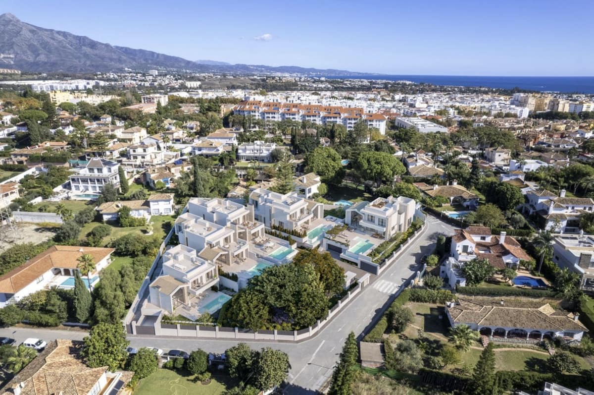 Chalet de 5 habitaciones en Marbella en venta con piscina garaje - 2.350.000 € (Ref: 8198179)
