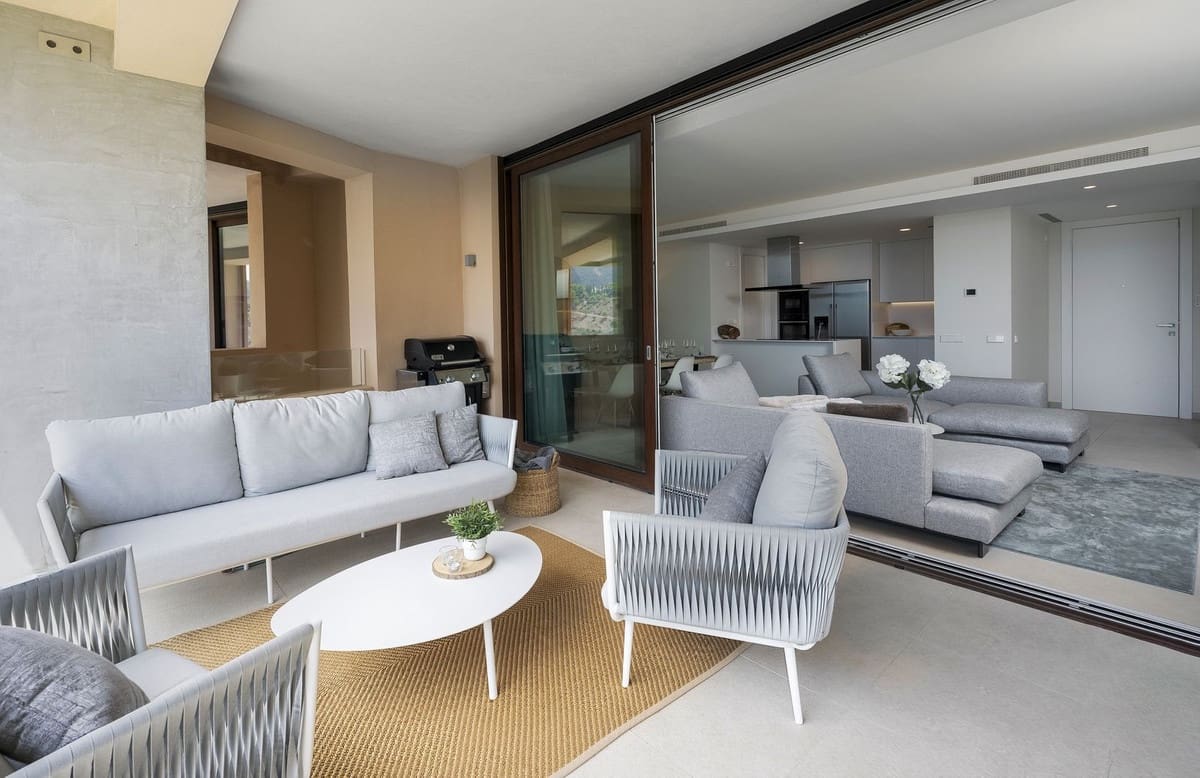 2 sovrum Lägenhet till salu i La Quinta med pool garage - 750 000 € (Ref: 8200390)