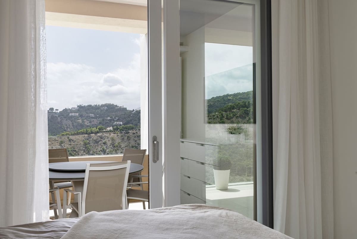 2 sovrum Lägenhet till salu i La Quinta med pool garage - 750 000 € (Ref: 8200390)