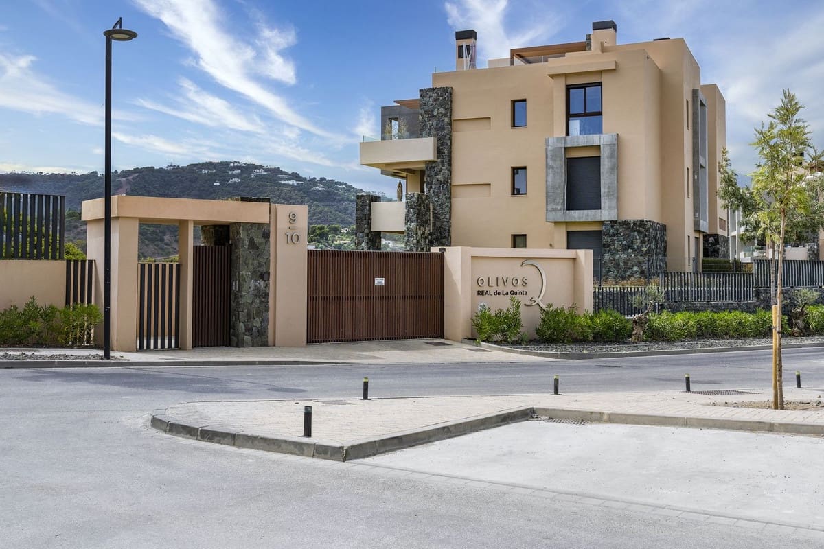 2 sovrum Lägenhet till salu i La Quinta med pool garage - 750 000 € (Ref: 8200390)