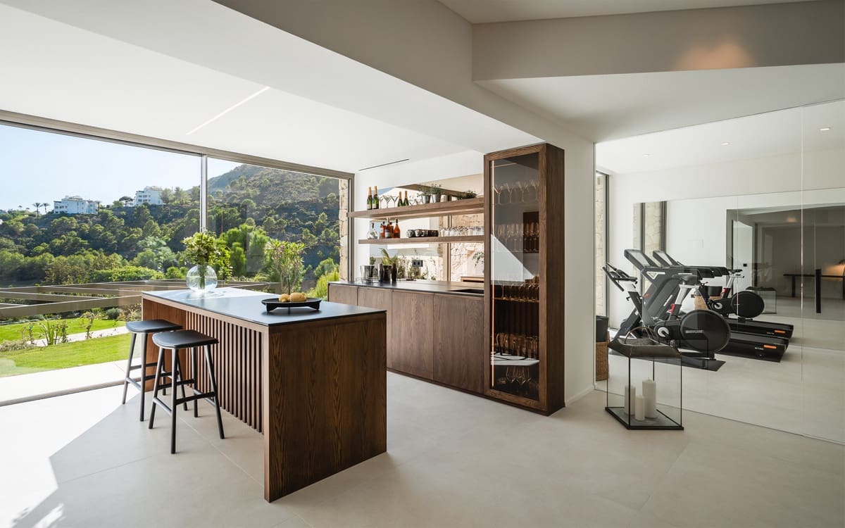 6 bedroom Villa for sale in Benahavis with pool garage - € 6,995,000 (Ref: 8230422)