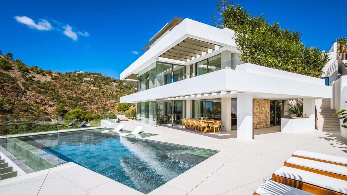 6 bedroom Villa for sale in Benahavis with pool garage - € 6,995,000 (Ref: 8230422)