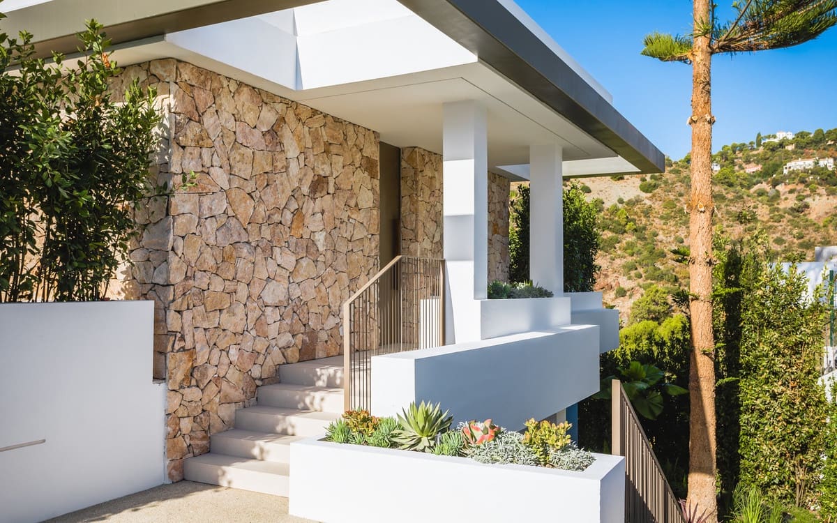 6 bedroom Villa for sale in Benahavis with pool garage - € 6,995,000 (Ref: 8230422)