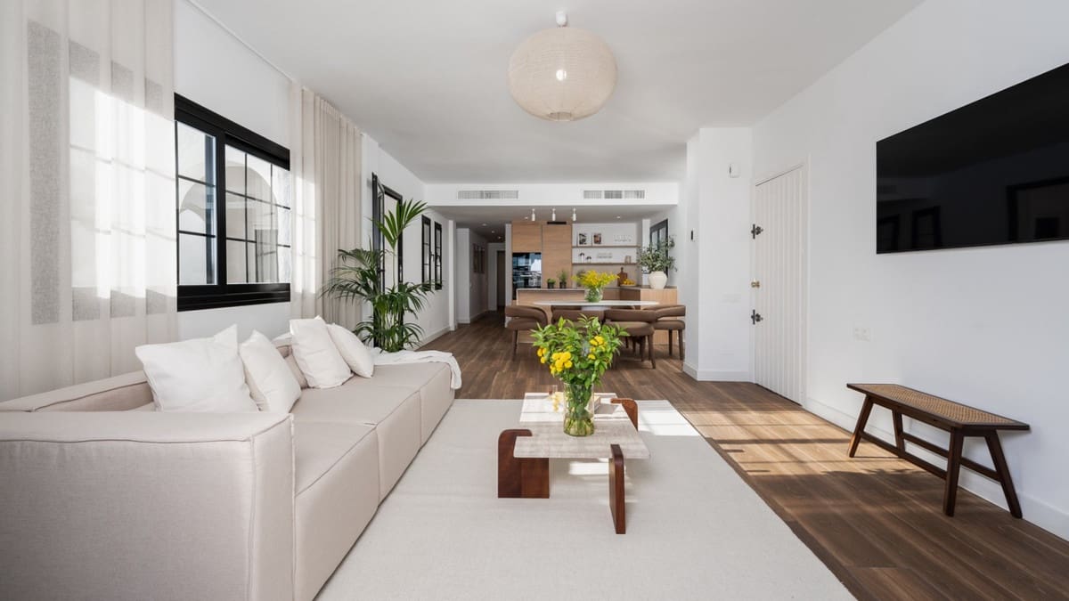 4 bedroom Apartment for sale in Nueva Andalucia with pool garage - € 1,150,000 (Ref: 8240297)