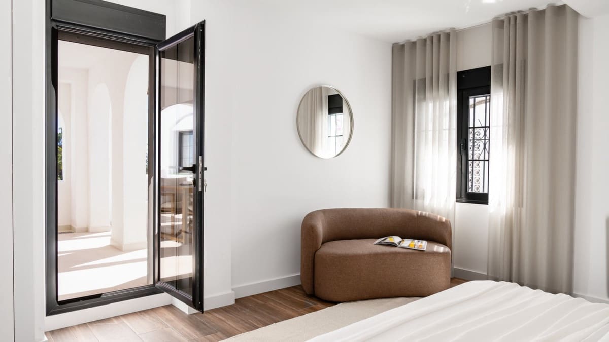 4 bedroom Apartment for sale in Nueva Andalucia with pool garage - € 1,150,000 (Ref: 8240297)