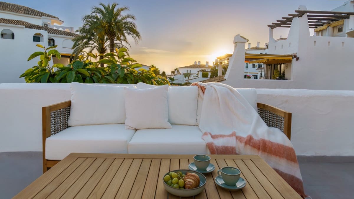 4 bedroom Apartment for sale in Nueva Andalucia with pool garage - € 1,150,000 (Ref: 8240297)