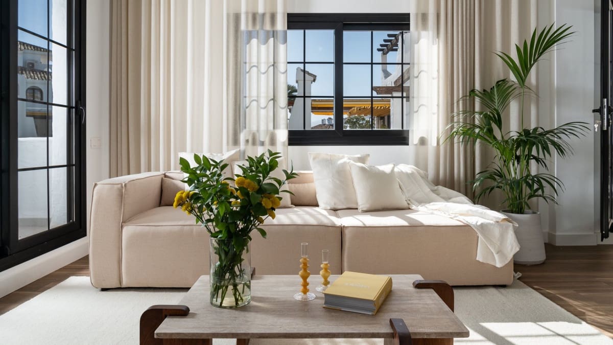 4 bedroom Apartment for sale in Nueva Andalucia with pool garage - € 1,150,000 (Ref: 8240297)