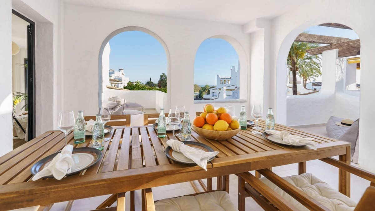 4 bedroom Apartment for sale in Nueva Andalucia with pool garage - € 1,150,000 (Ref: 8240297)