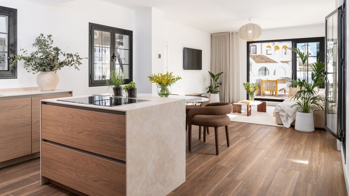 4 bedroom Apartment for sale in Nueva Andalucia with pool garage - € 1,150,000 (Ref: 8240297)