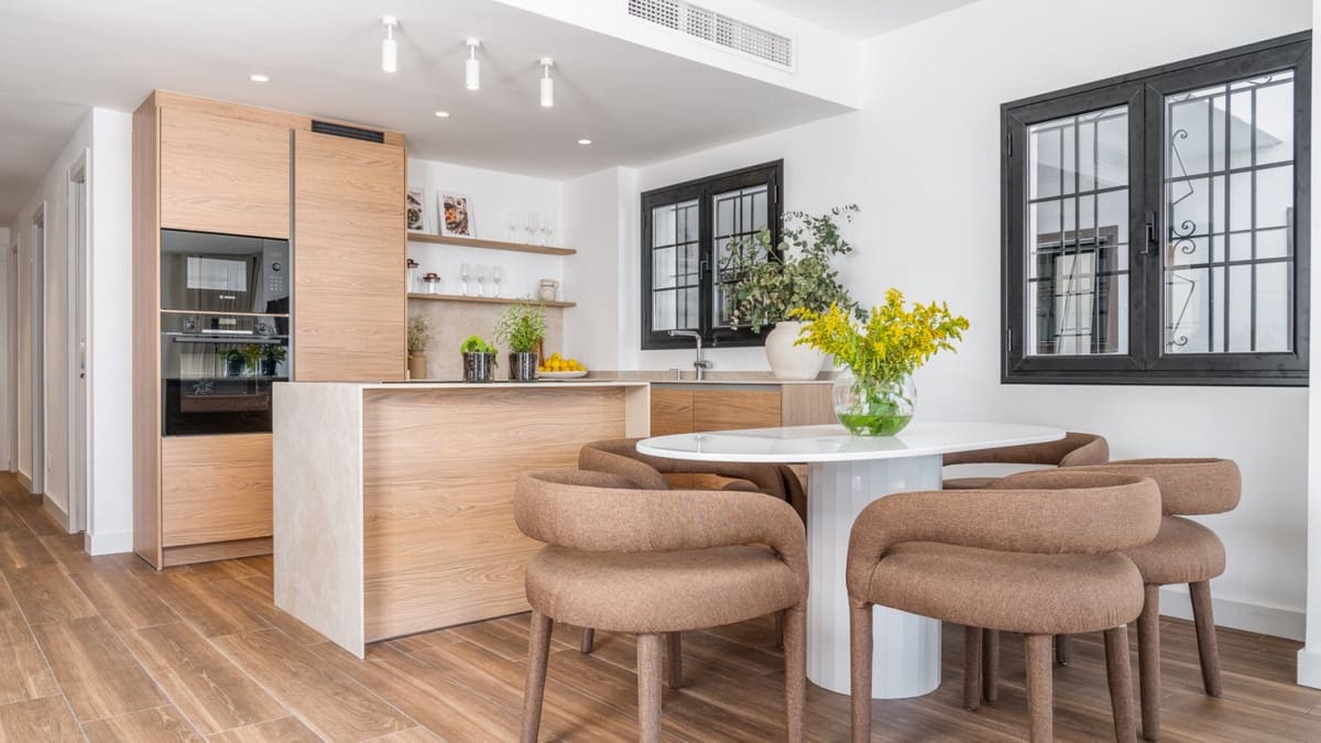 4 bedroom Apartment for sale in Nueva Andalucia with pool garage - € 1,150,000 (Ref: 8240297)