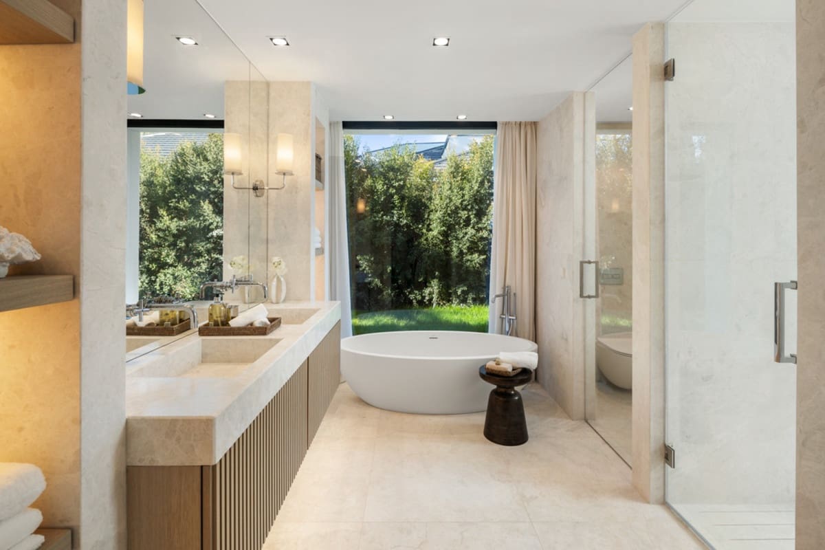 4 bedroom Villa for sale in Nueva Andalucia with pool garage - € 4,900,000 (Ref: 8240483)