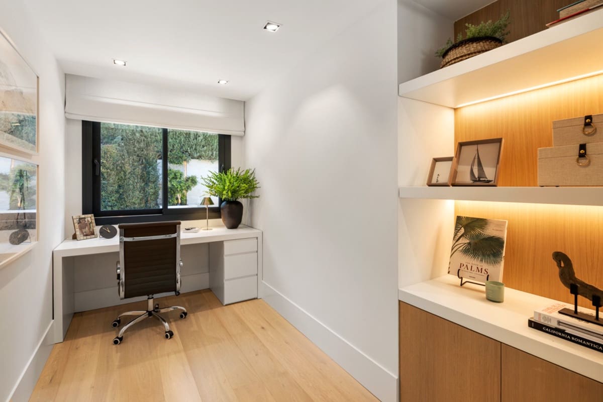 4 bedroom Villa for sale in Nueva Andalucia with pool garage - € 4,900,000 (Ref: 8240483)