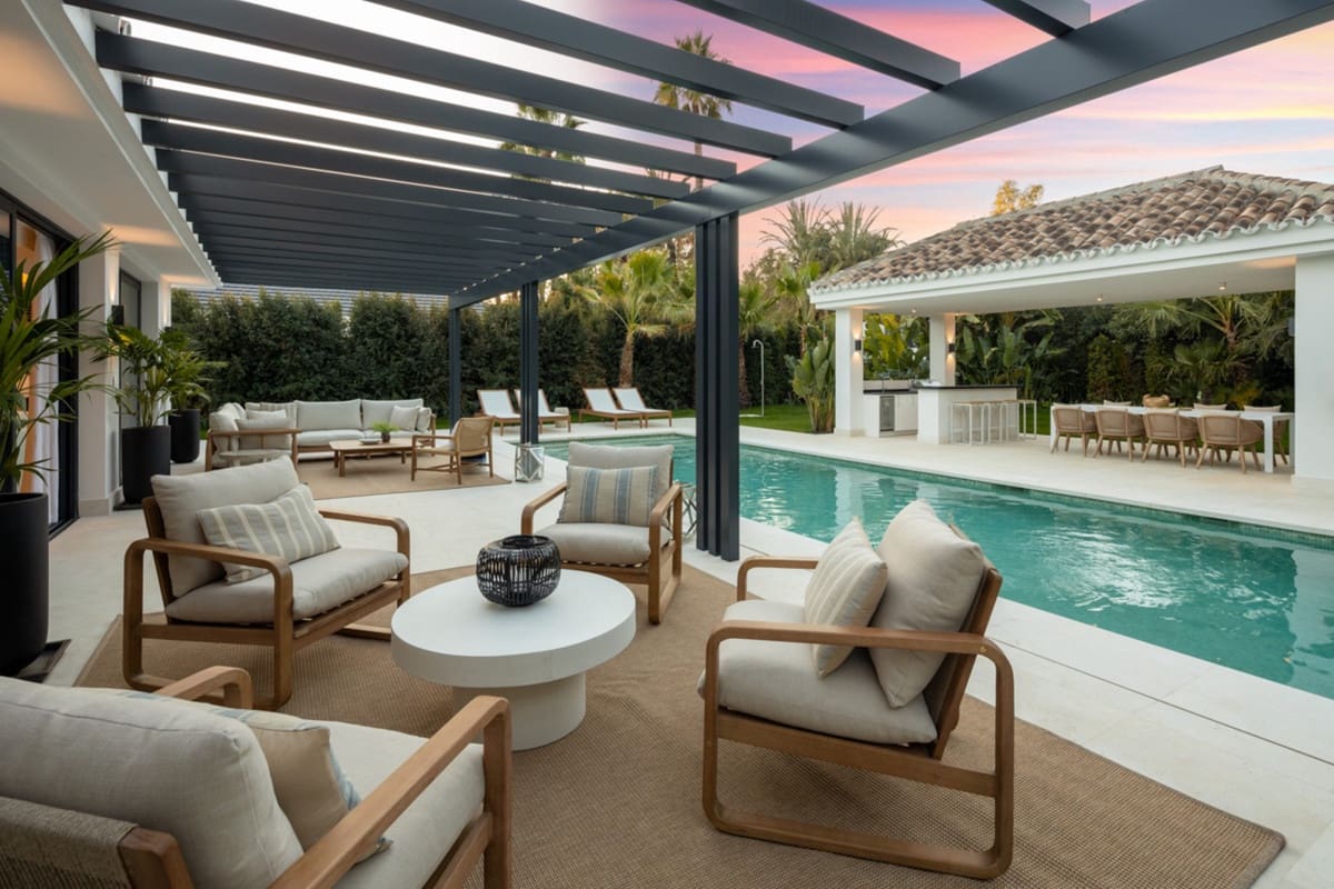 4 bedroom Villa for sale in Nueva Andalucia with pool garage - € 4,900,000 (Ref: 8240483)