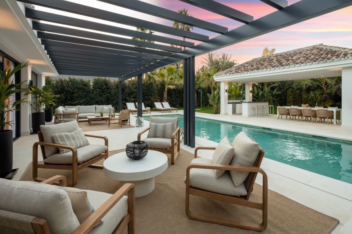 Chalet de 4 habitaciones en Nueva Andalucia en venta con piscina garaje - 4.900.000 € (Ref: 8240483)