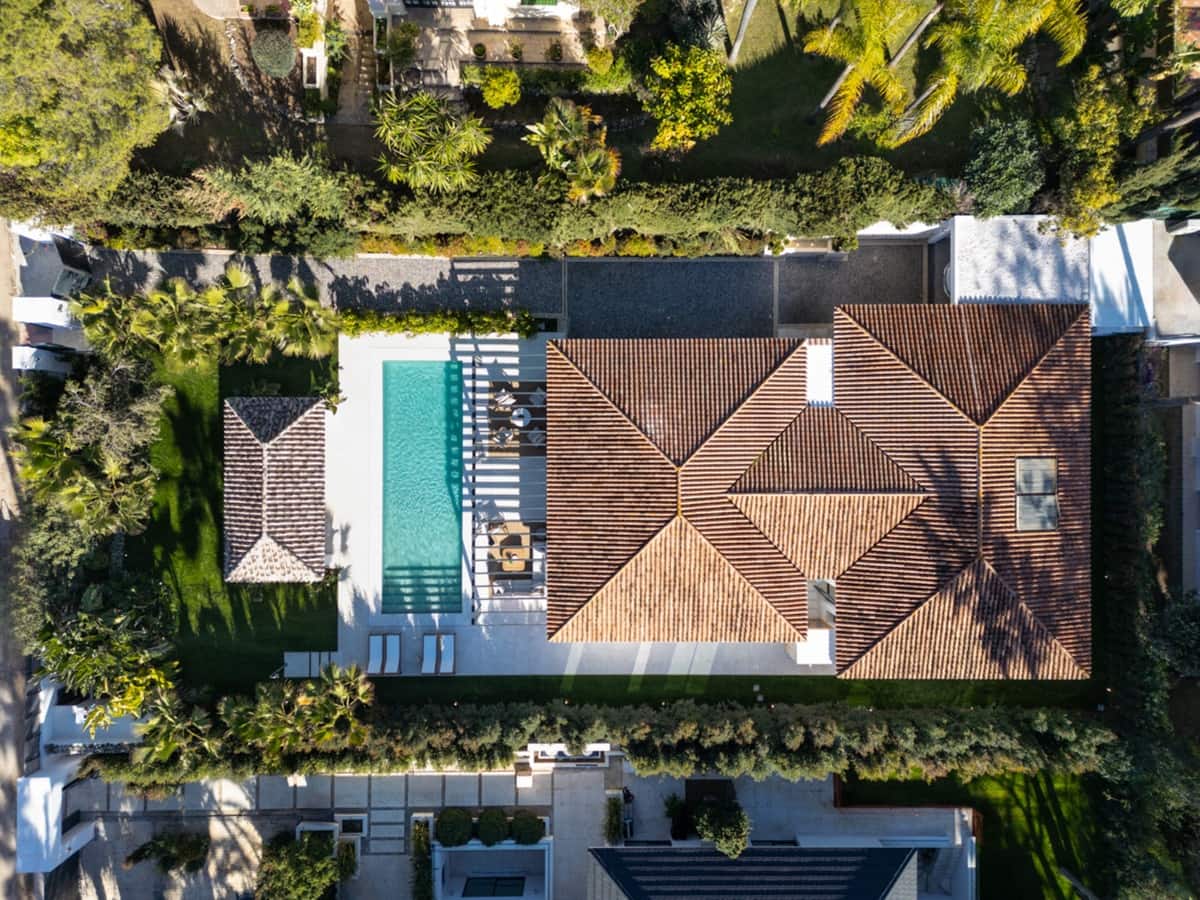 Chalet de 4 habitaciones en Nueva Andalucia en venta con piscina garaje - 4.900.000 € (Ref: 8240483)