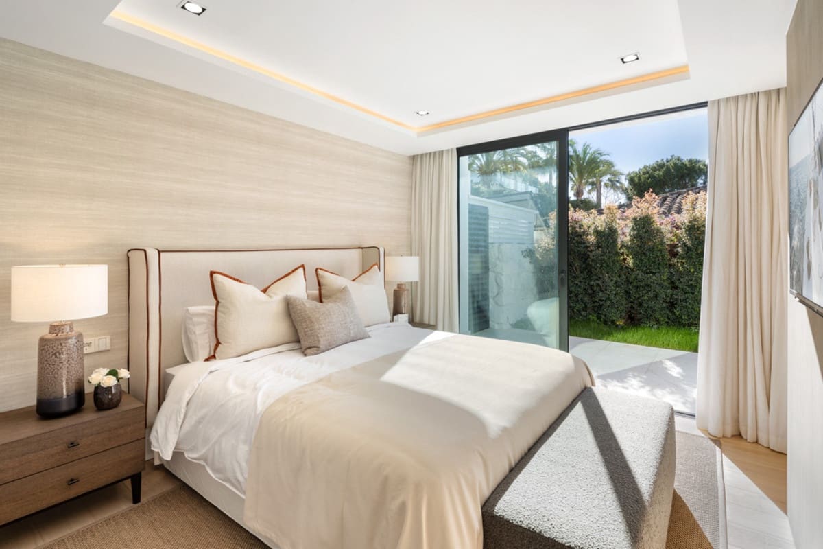 4 soveværelse Villa til salg i Nueva Andalucia med swimmingpool garage - € 4.900.000 (Ref: 8240483)