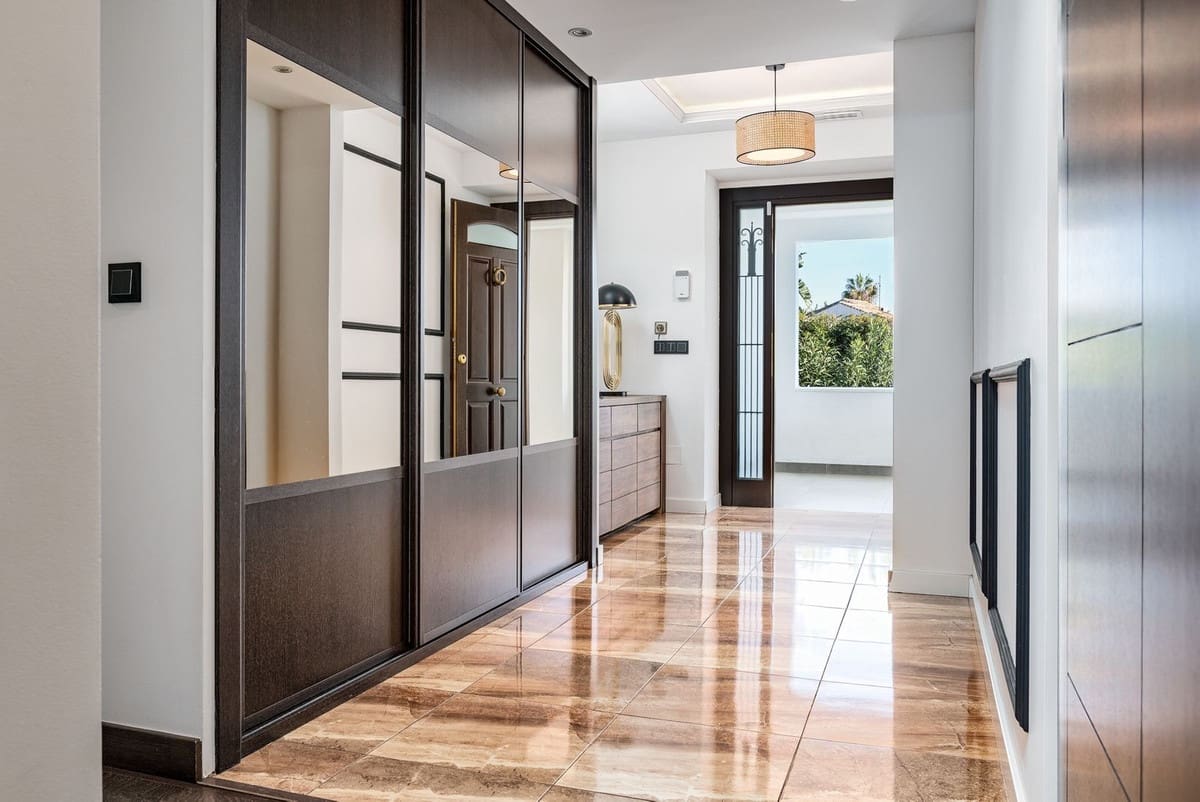 Chalet de 6 habitaciones en Nueva Andalucia en venta con piscina garaje - 1.998.000 € (Ref: 8263866)