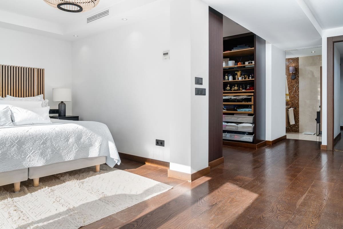 Chalet de 6 habitaciones en Nueva Andalucia en venta con piscina garaje - 1.998.000 € (Ref: 8263866)