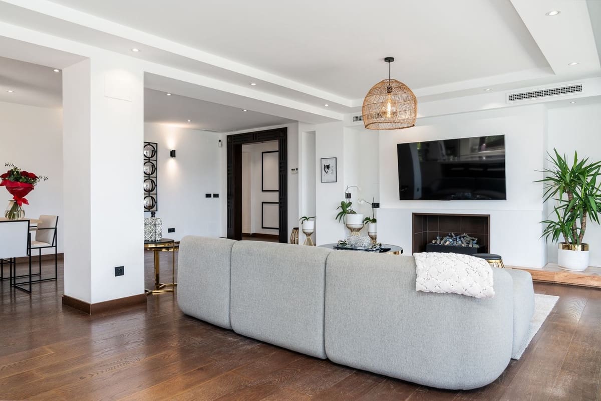 Chalet de 6 habitaciones en Nueva Andalucia en venta con piscina garaje - 1.998.000 € (Ref: 8263866)