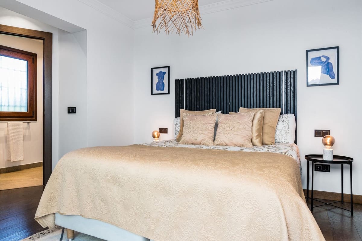 Chalet de 6 habitaciones en Nueva Andalucia en venta con piscina garaje - 1.998.000 € (Ref: 8263866)