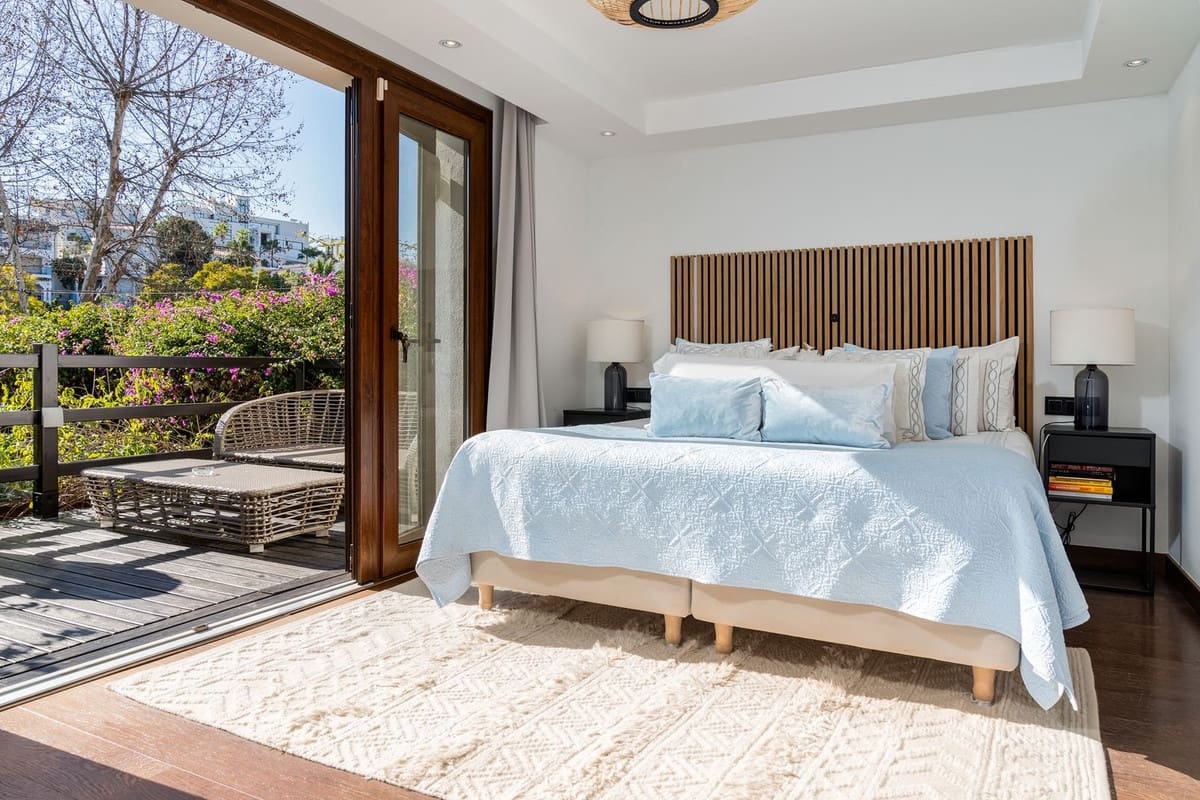 Chalet de 6 habitaciones en Nueva Andalucia en venta con piscina garaje - 1.998.000 € (Ref: 8263866)