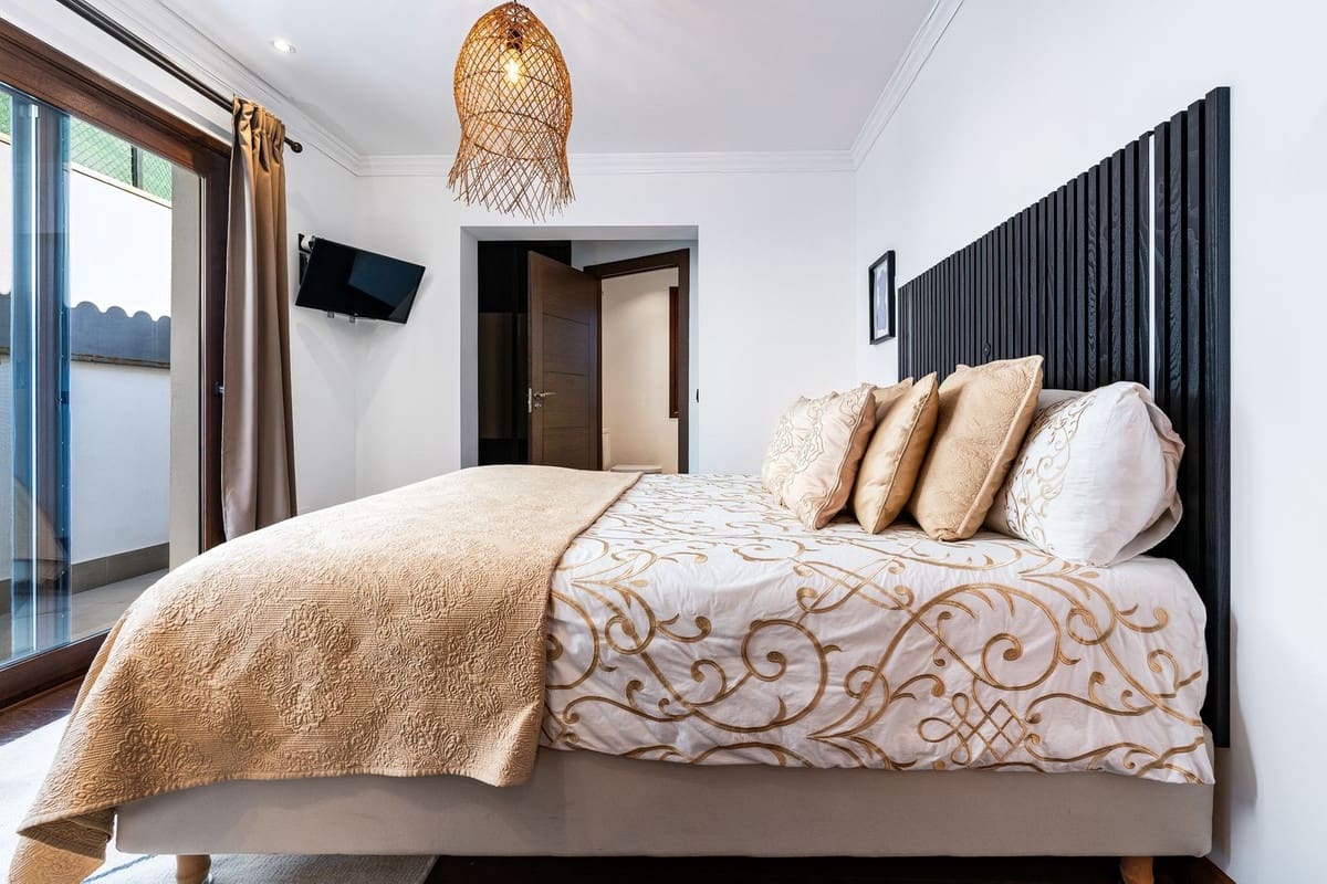 Chalet de 6 habitaciones en Nueva Andalucia en venta con piscina garaje - 1.998.000 € (Ref: 8263866)