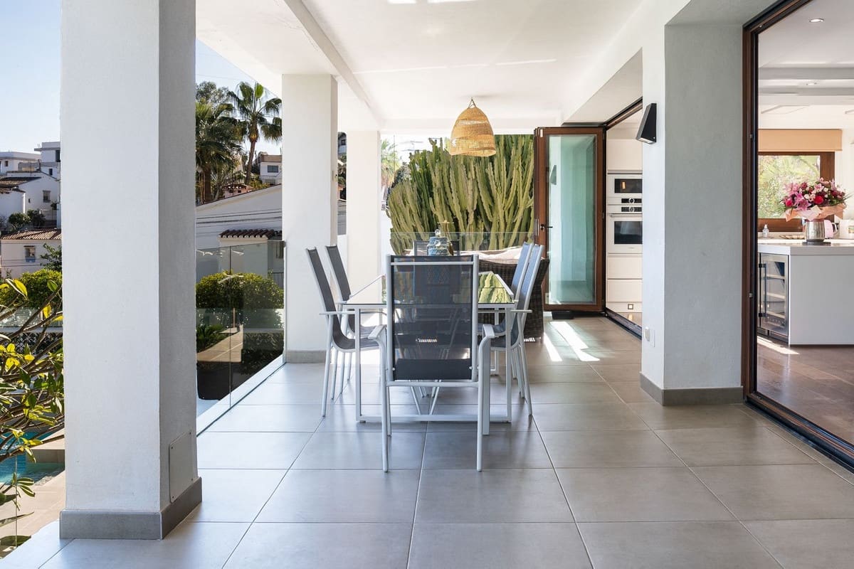 6 bedroom Villa for sale in Nueva Andalucia with pool garage - € 1,998,000 (Ref: 8263866)