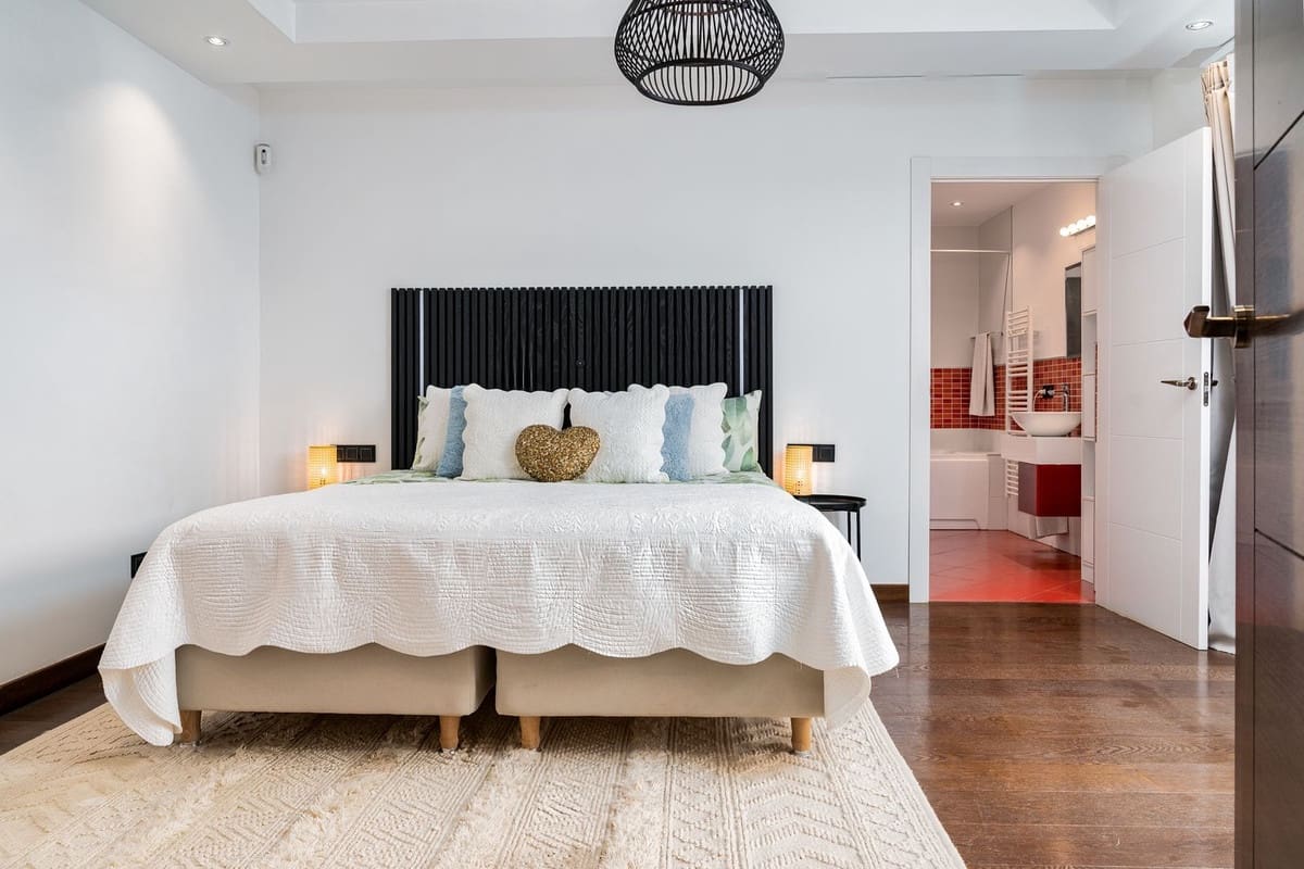 6 bedroom Villa for sale in Nueva Andalucia with pool garage - € 1,998,000 (Ref: 8263866)