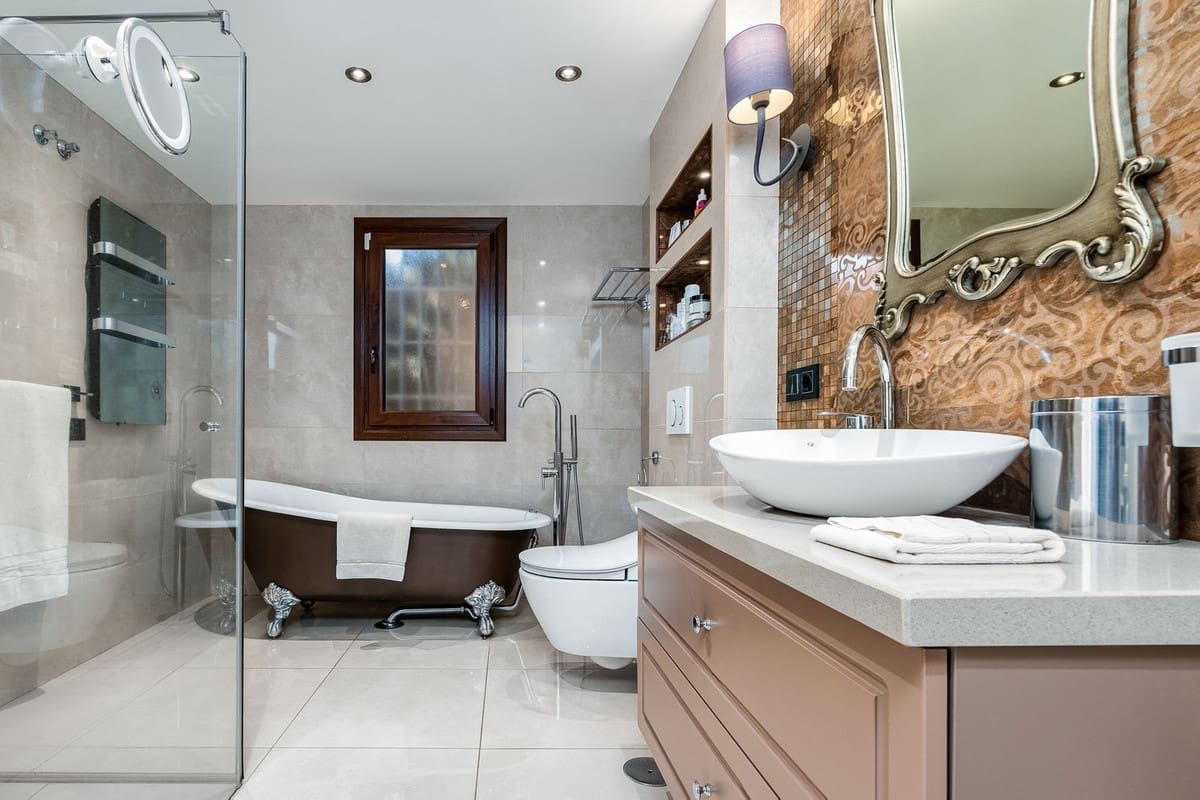 6 bedroom Villa for sale in Nueva Andalucia with pool garage - € 1,998,000 (Ref: 8263866)