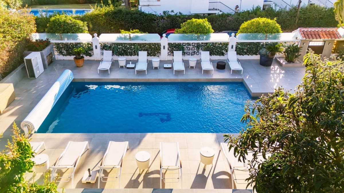 6 bedroom Villa for sale in Nueva Andalucia with pool garage - € 1,998,000 (Ref: 8263866)