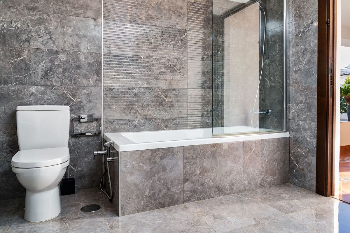 6 bedroom Villa for sale in Nueva Andalucia with pool garage - € 1,998,000 (Ref: 8263866)