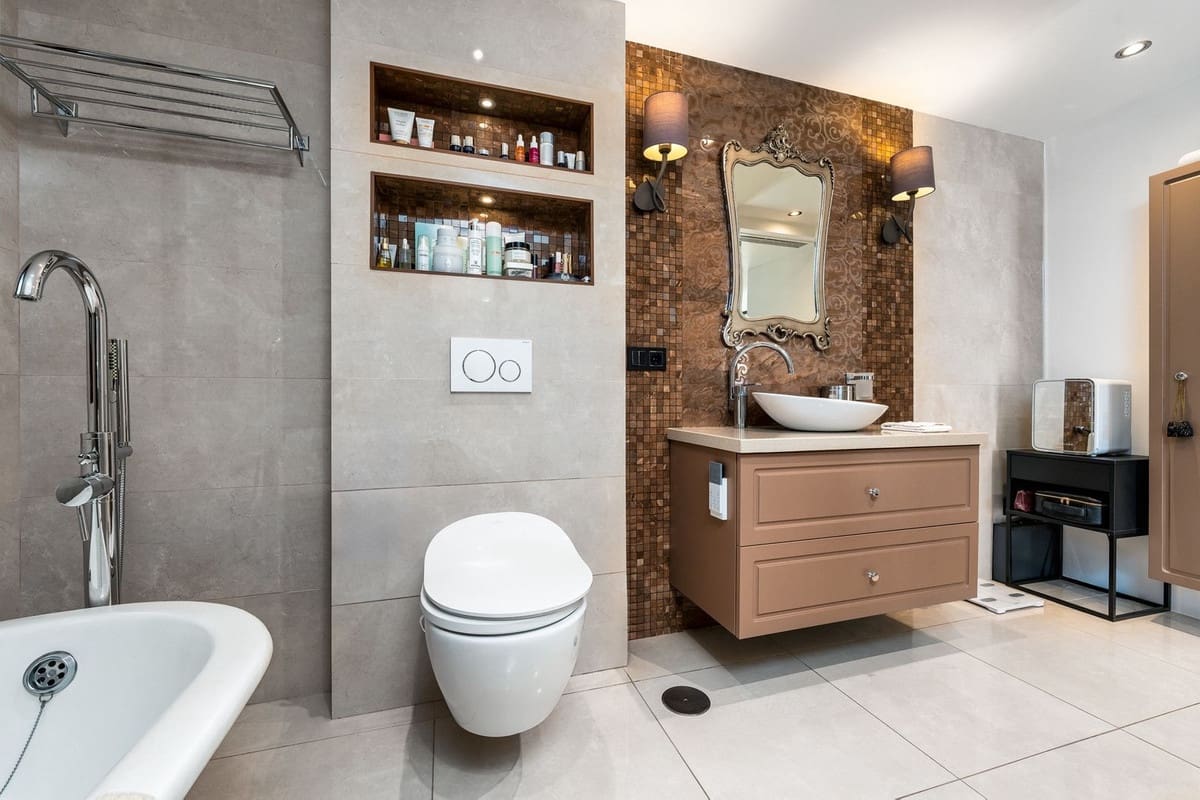 6 bedroom Villa for sale in Nueva Andalucia with pool garage - € 1,998,000 (Ref: 8263866)