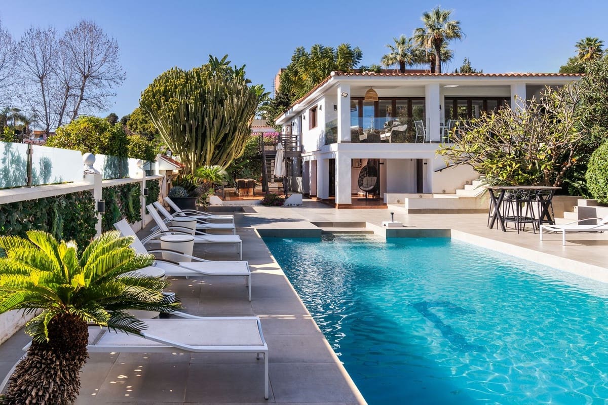 6 bedroom Villa for sale in Nueva Andalucia with pool garage - € 1,998,000 (Ref: 8263866)