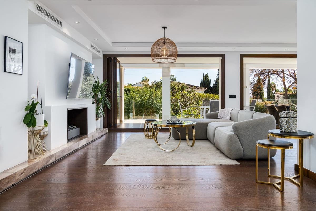 6 bedroom Villa for sale in Nueva Andalucia with pool garage - € 1,998,000 (Ref: 8263866)
