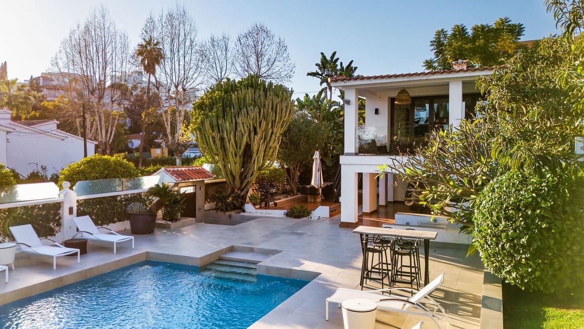 6 bedroom Villa for sale in Nueva Andalucia with pool garage - € 1,998,000 (Ref: 8263866)