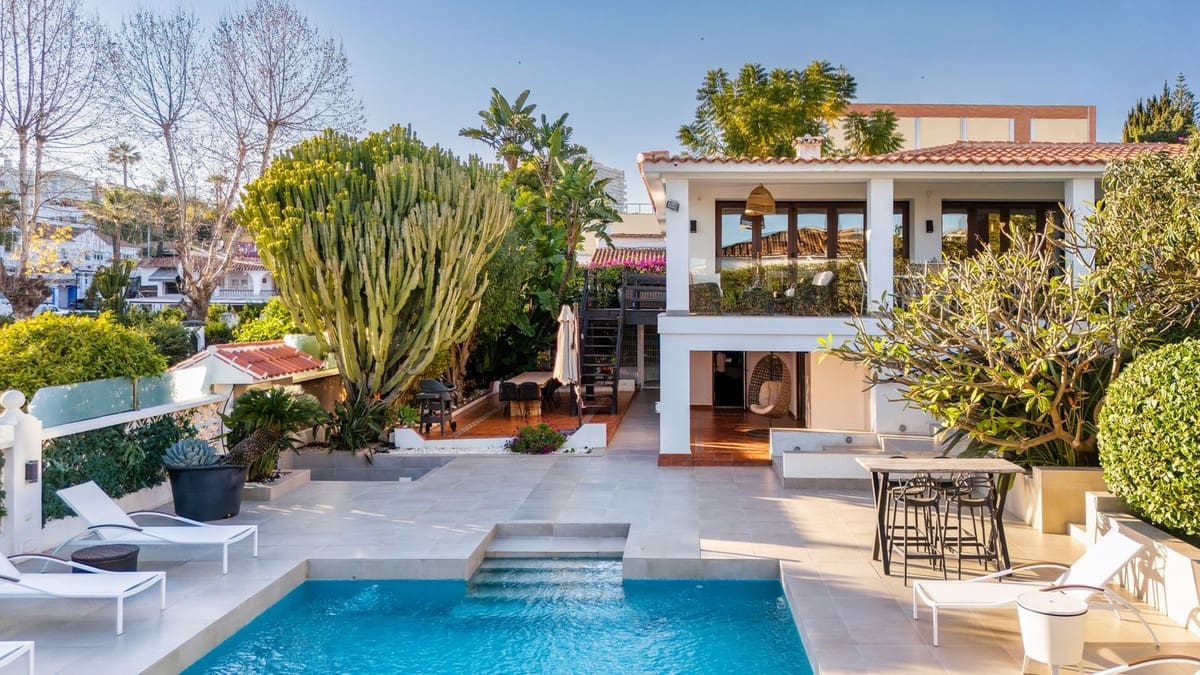 6 bedroom Villa for sale in Nueva Andalucia with pool garage - € 1,998,000 (Ref: 8263866)