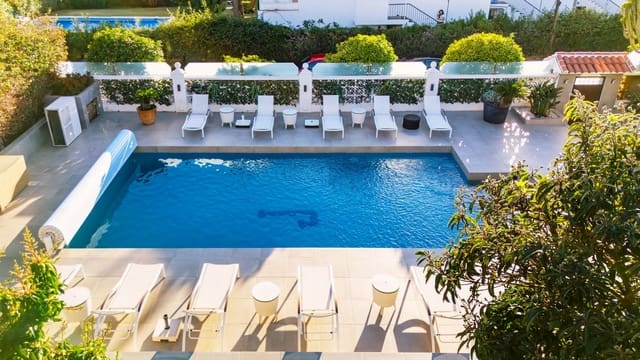 6 soverom Villa til salgs i Nueva Andalucia, Marbella med svømmebasseng garasje - € 1 998 000 (Ref: 8263866)